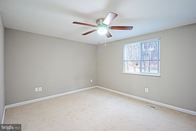 9705 LOCUST HILL DR, Great Falls, VA 22066