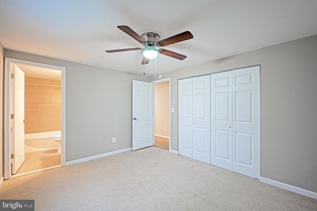 9705 LOCUST HILL DR, Great Falls, VA 22066