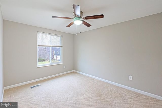 9705 LOCUST HILL DR, Great Falls, VA 22066