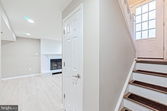 9705 LOCUST HILL DR, Great Falls, VA 22066