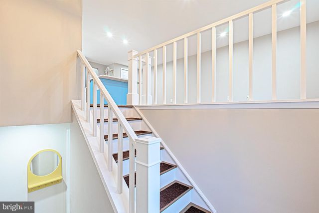 9705 LOCUST HILL DR, Great Falls, VA 22066