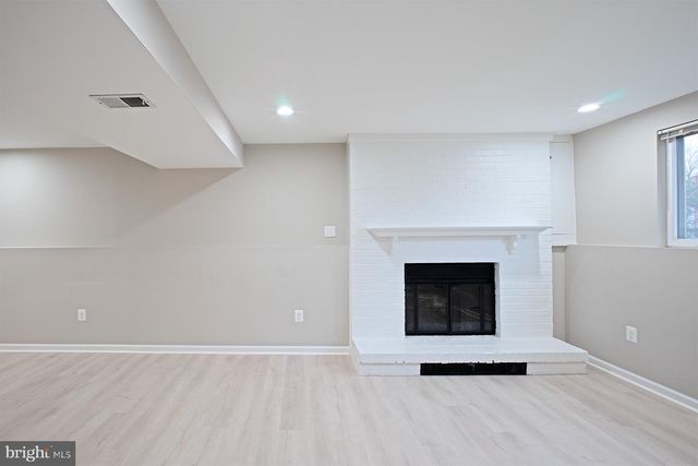 9705 LOCUST HILL DR, Great Falls, VA 22066