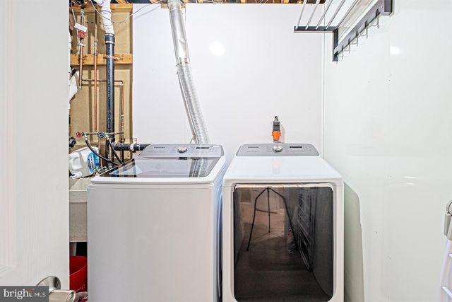 9705 LOCUST HILL DR, Great Falls, VA 22066