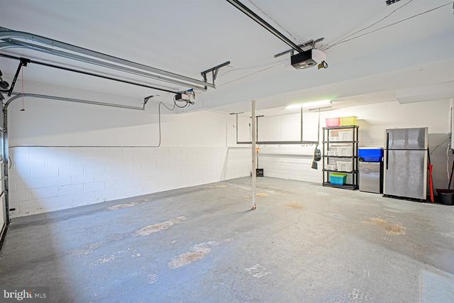 9705 LOCUST HILL DR, Great Falls, VA 22066