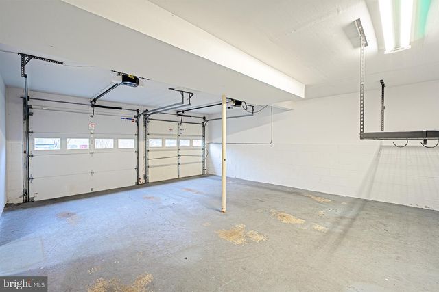 9705 LOCUST HILL DR, Great Falls, VA 22066