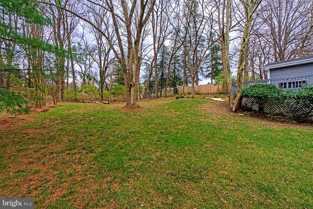 9705 LOCUST HILL DR, Great Falls, VA 22066