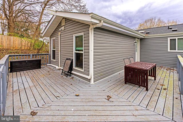 9705 LOCUST HILL DR, Great Falls, VA 22066