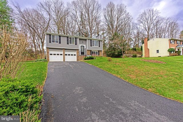 9705 LOCUST HILL DR, Great Falls, VA 22066