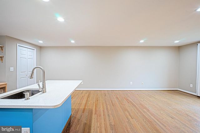 9705 LOCUST HILL DR, Great Falls, VA 22066