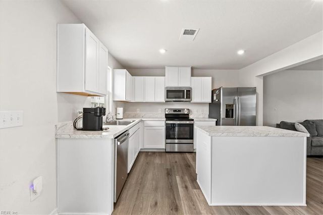 15 Clara CT, Suffolk, VA 23432