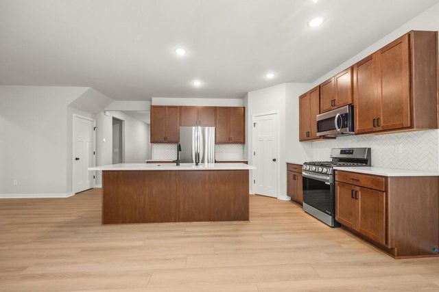 1141 Mount Vernon DRIVE, Hartford, WI 53027