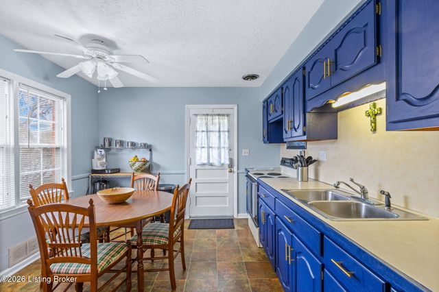 2507 Clearbrook Dr, Louisville, KY 40220