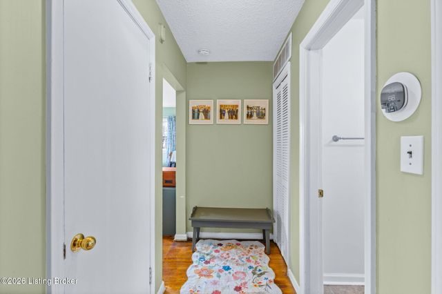 2507 Clearbrook Dr, Louisville, KY 40220