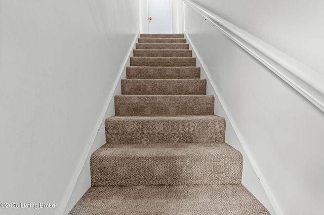 2507 Clearbrook Dr, Louisville, KY 40220