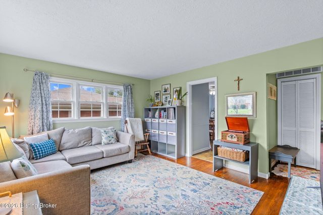 2507 Clearbrook Dr, Louisville, KY 40220