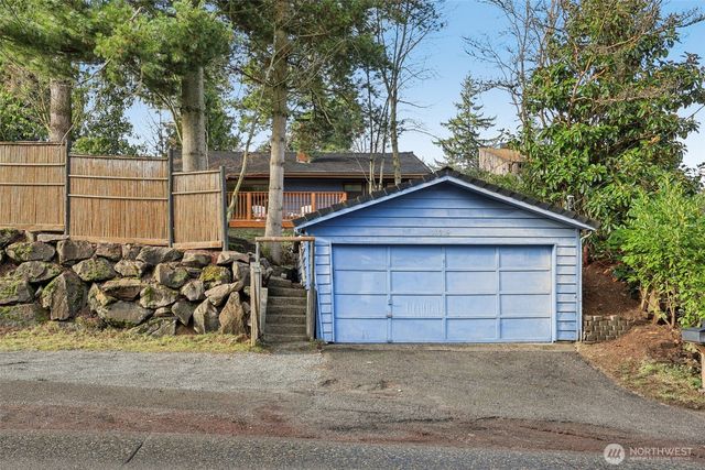 10219 15th Avenue NE, Seattle, WA 98125