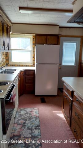 2021 Adelpha Avenue, Holt, MI 48842