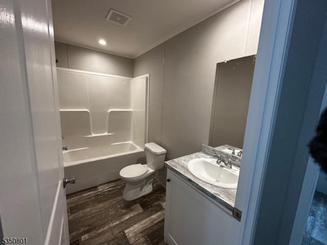 8 Hillside Village, Mansfield Twp., NJ 07863