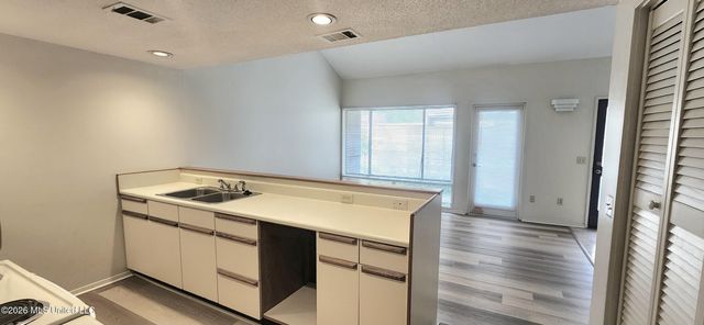 828 Oakleigh Avenue, 16, Gulfport, MS 39507