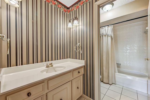 16503 Craighurst Drive, Houston, TX 77059