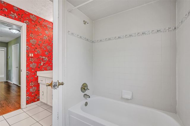 16503 Craighurst Drive, Houston, TX 77059