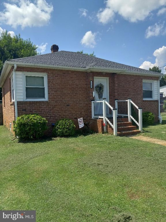 214 WASHINGTON AVE, Front Royal, VA 22630