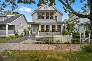 122-124 Mooreland St, Springfield, MA 01104