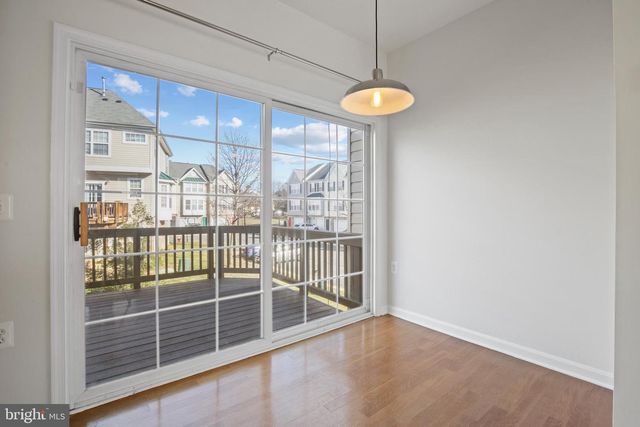 22941 FONTWELL SQ, Sterling, VA 20166