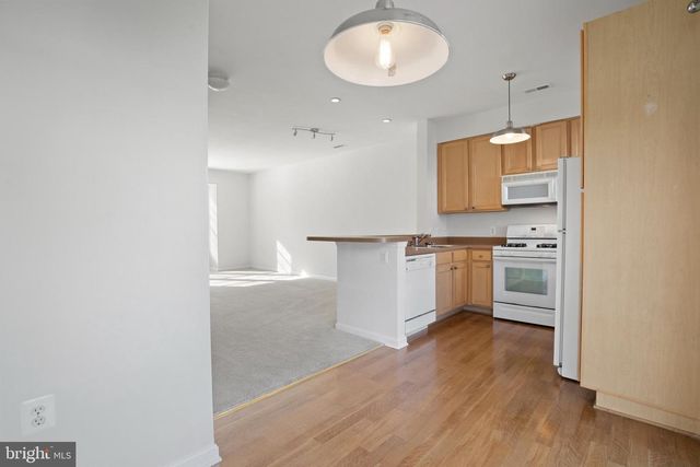 22941 FONTWELL SQ, Sterling, VA 20166