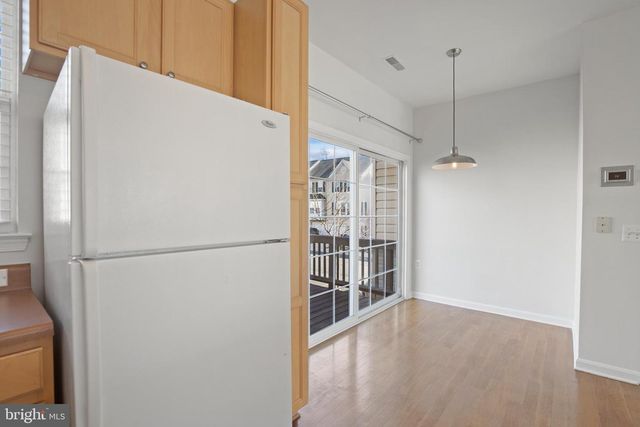 22941 FONTWELL SQ, Sterling, VA 20166