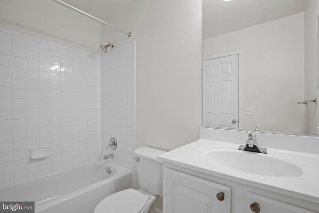 22941 FONTWELL SQ, Sterling, VA 20166