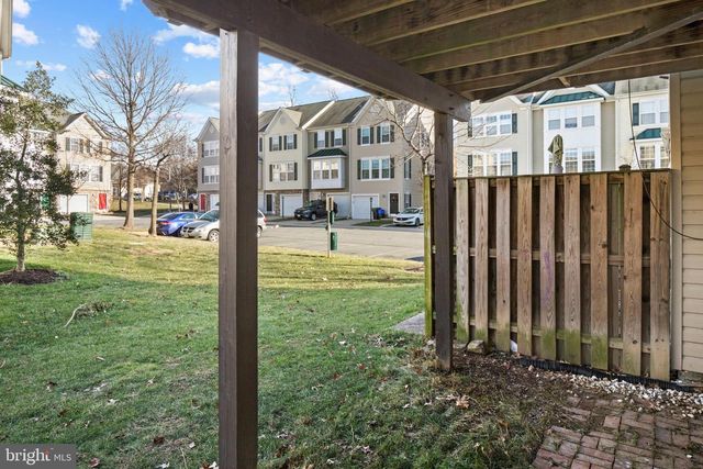 22941 FONTWELL SQ, Sterling, VA 20166