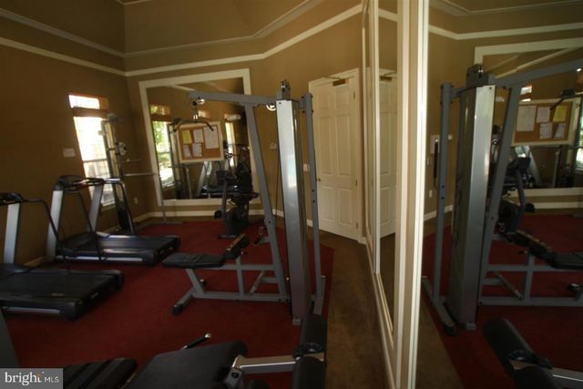 22941 FONTWELL SQ, Sterling, VA 20166