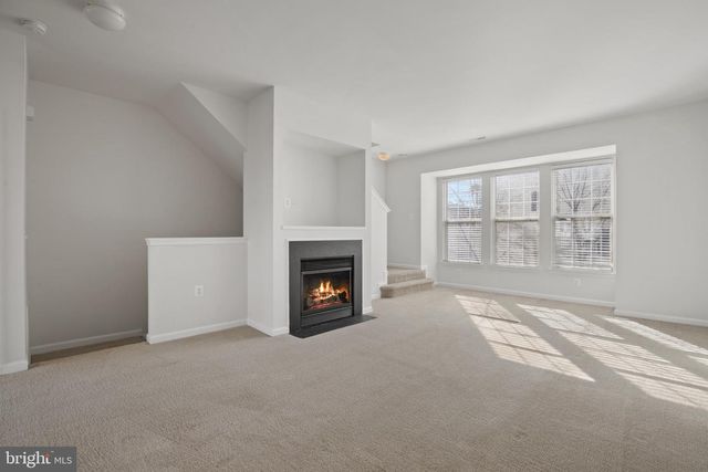 22941 FONTWELL SQ, Sterling, VA 20166