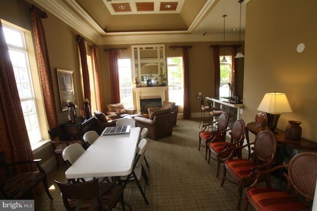 22941 FONTWELL SQ, Sterling, VA 20166