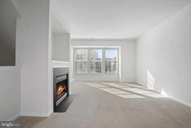 22941 FONTWELL SQ, Sterling, VA 20166