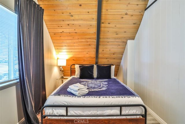 24833 Matterhorn Court, Crestline, CA 92325