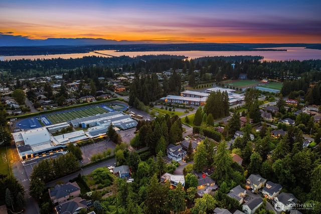 1702 99th Avenue NE, Bellevue, WA 98004