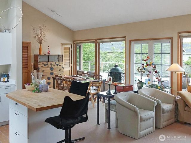 1702 99th Avenue NE, Bellevue, WA 98004