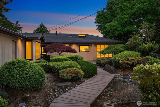 1702 99th Avenue NE, Bellevue, WA 98004