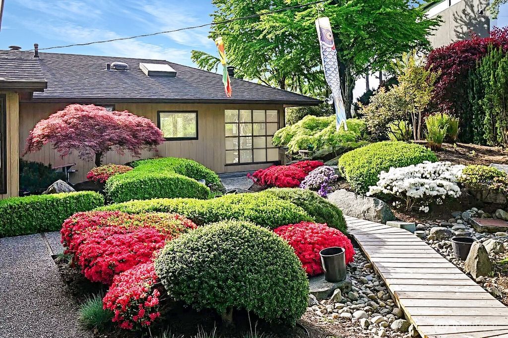 1702 99th Avenue NE, Bellevue, WA 98004