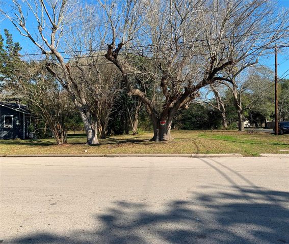 232 S Bell Drive, Texas City, TX 77591