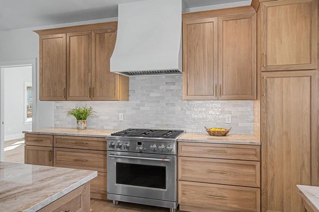 897 Falls Road, Shelburne, VT 05482