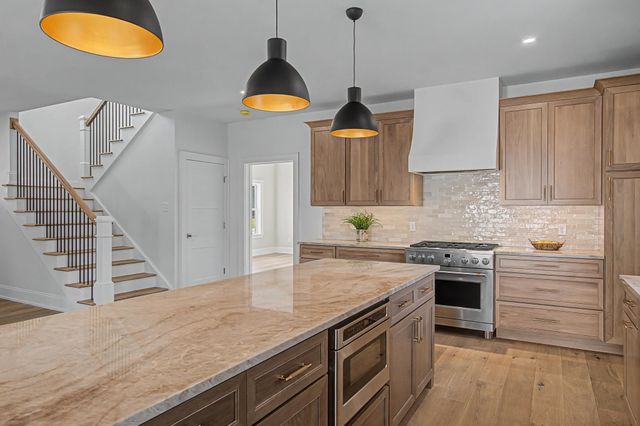 897 Falls Road, Shelburne, VT 05482