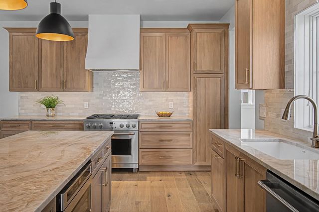 897 Falls Road, Shelburne, VT 05482