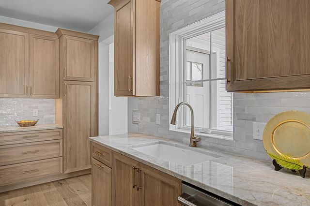 897 Falls Road, Shelburne, VT 05482