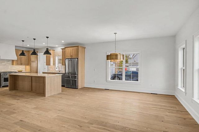 897 Falls Road, Shelburne, VT 05482