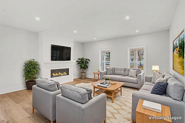 897 Falls Road, Shelburne, VT 05482