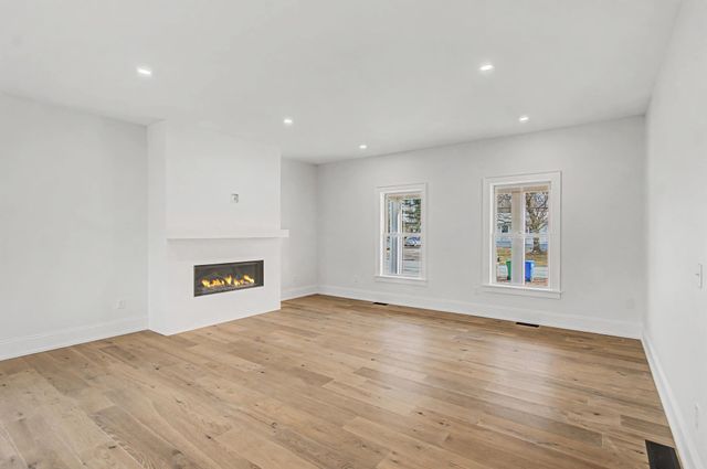 897 Falls Road, Shelburne, VT 05482