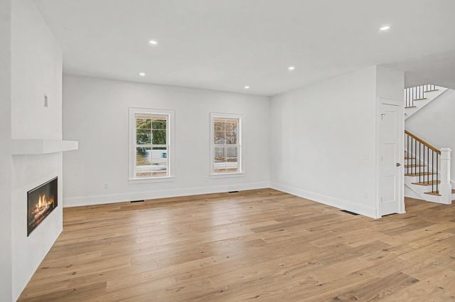 897 Falls Road, Shelburne, VT 05482